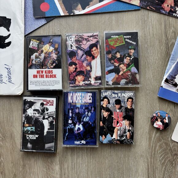 New Kids On The Block VTG Tapes Magazines Button Ticket RARE HUGE LOT Scrapbook - Picture 7 of 16